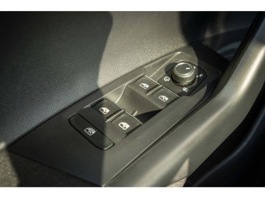 Volkswagen Polo Volkswagen R-Line Edition | 'App-Connect' draadloze smartphone integratie | Achterlichten LED | A... ActivLease financial lease