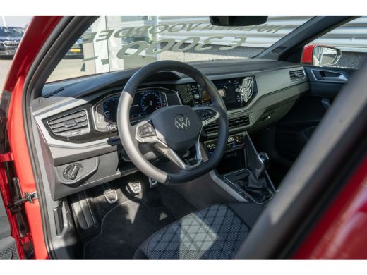 Volkswagen Polo Volkswagen R-Line Edition | 'App-Connect' draadloze smartphone integratie | Achterlichten LED | A... ActivLease financial lease
