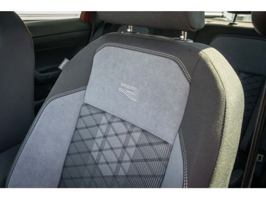 Volkswagen Polo Volkswagen R-Line Edition | 'App-Connect' draadloze smartphone integratie | Achterlichten LED | A... ActivLease financial lease