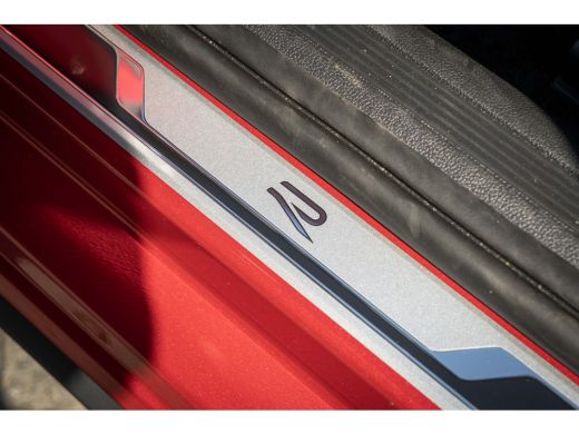 Volkswagen Polo Volkswagen R-Line Edition | 'App-Connect' draadloze smartphone integratie | Achterlichten LED | A... ActivLease financial lease