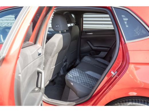Volkswagen Polo Volkswagen R-Line Edition | 'App-Connect' draadloze smartphone integratie | Achterlichten LED | A... ActivLease financial lease