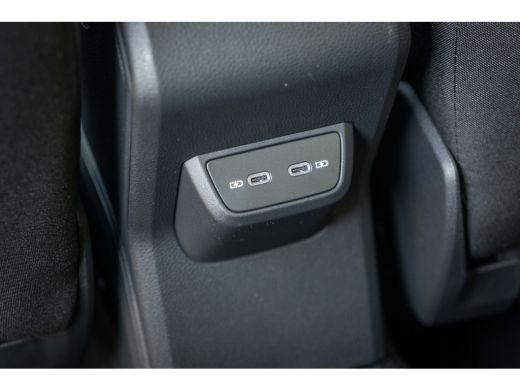 Volkswagen Polo Volkswagen R-Line Edition | 'App-Connect' draadloze smartphone integratie | Achterlichten LED | A... ActivLease financial lease