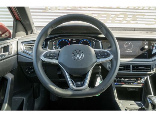 Volkswagen Polo Volkswagen R-Line Edition | 'App-Connect' draadloze smartphone integratie | Achterlichten LED | A... ActivLease financial lease