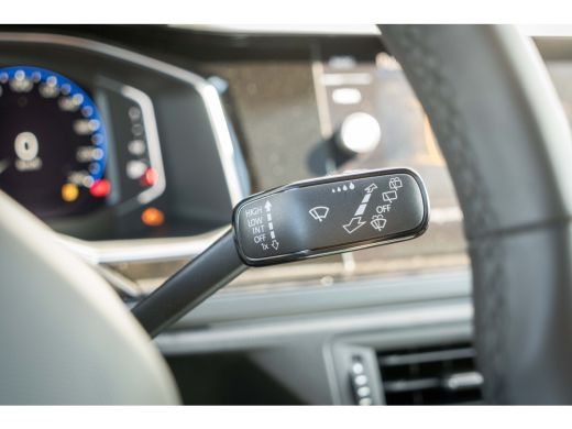 Volkswagen Polo Volkswagen R-Line Edition | 'App-Connect' draadloze smartphone integratie | Achterlichten LED | A... ActivLease financial lease