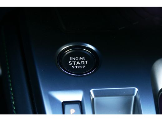 Peugeot 408 1.2 PURETECH 130PK GT AUTOMAAT / NAVI / ALCANATARA / CLIMA / PDC / 19"LMV / CAMERA / KEYLESS / FU... ActivLease financial lease