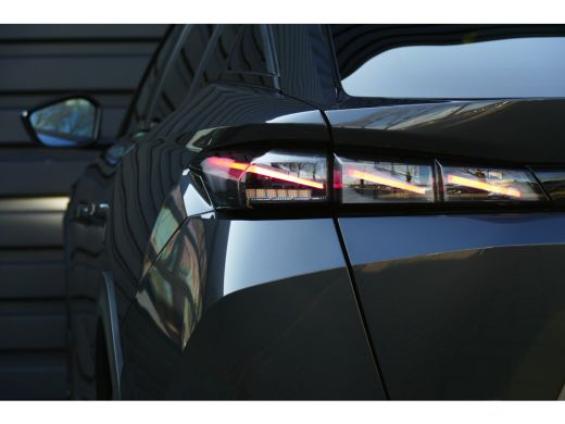 Peugeot 408 1.2 PURETECH 130PK GT AUTOMAAT / NAVI / ALCANATARA / CLIMA / PDC / 19"LMV / CAMERA / KEYLESS / FU... ActivLease financial lease
