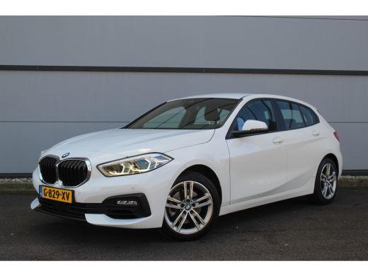 BMW 1-serie 118i Executive Edition automaat | Navi | Carplay | Clima | Led | Cruise | Komt binnenkort binnen!... BMW 1-serie 118i Executive Edition automaat | Navi | Carplay | Clima | Led | Cruise | Komt binnenkort binnen!...