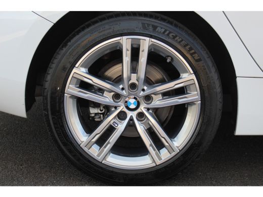 BMW 1-serie 118i Executive Edition automaat | Navi | Carplay | Clima | Led | Cruise | Komt binnenkort binnen!... ActivLease financial lease