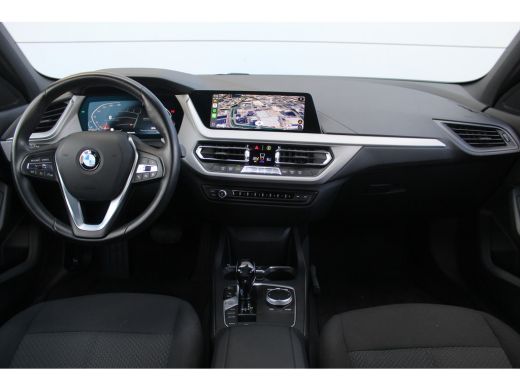 BMW 1-serie 118i Executive Edition automaat | Navi | Carplay | Clima | Led | Cruise | Komt binnenkort binnen!... ActivLease financial lease
