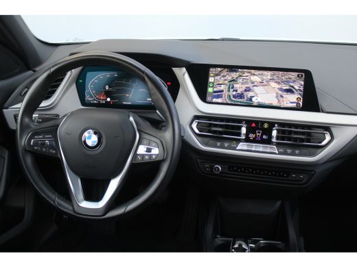 BMW 1-serie 118i Executive Edition automaat | Navi | Carplay | Clima | Led | Cruise | Komt binnenkort binnen!... ActivLease financial lease