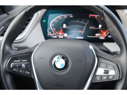 BMW 1-serie 118i Executive Edition automaat | Navi | Carplay | Clima | Led | Cruise | Komt binnenkort binnen!... ActivLease financial lease