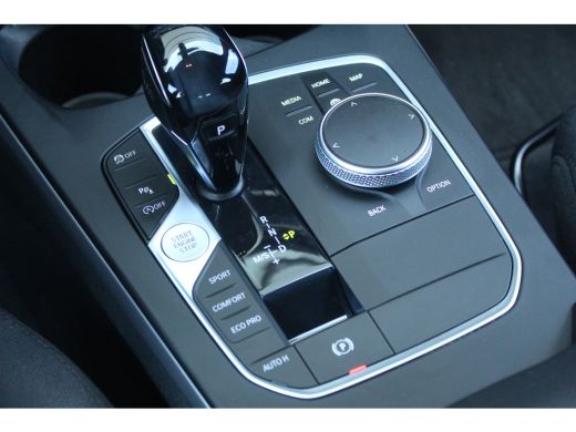 BMW 1-serie 118i Executive Edition automaat | Navi | Carplay | Clima | Led | Cruise | Komt binnenkort binnen!... ActivLease financial lease