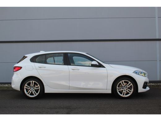 BMW 1-serie 118i Executive Edition automaat | Navi | Carplay | Clima | Led | Cruise | Komt binnenkort binnen!... ActivLease financial lease