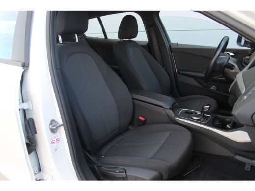 BMW 1-serie 118i Executive Edition automaat | Navi | Carplay | Clima | Led | Cruise | Komt binnenkort binnen!... ActivLease financial lease