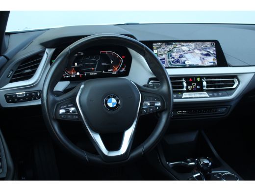 BMW 1-serie 118i Executive Edition automaat | Navi | Carplay | Clima | Led | Cruise | Komt binnenkort binnen!... ActivLease financial lease