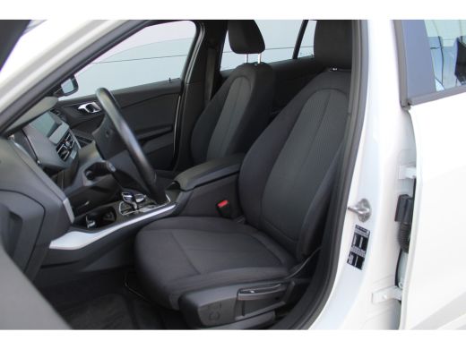 BMW 1-serie 118i Executive Edition automaat | Navi | Carplay | Clima | Led | Cruise | Komt binnenkort binnen!... ActivLease financial lease