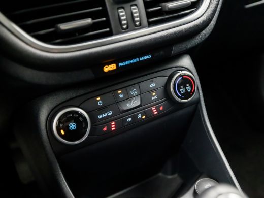 Ford Fiesta 1.0 EcoBoost Sport (APPLE CARPLAY, GROOT NAVI, STUUR/STOELVERWARMING, WITTE STIKSELS, SPORTSTOELE... ActivLease financial lease