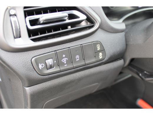 Hyundai i30 1.5 T-GDi MHEV Premium | Achteruitrijcamera | Keyless entry | Parkeersensor voor ActivLease financial lease
