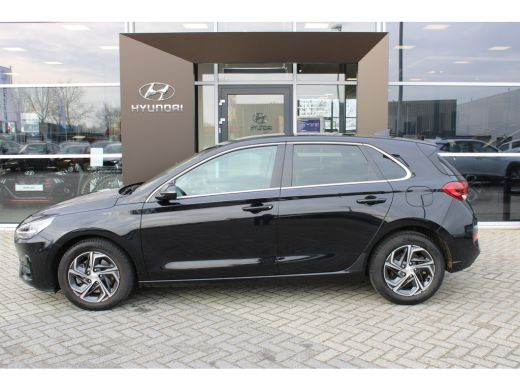 Hyundai i30 1.5 T-GDi MHEV Premium | Achteruitrijcamera | Keyless entry | Parkeersensor voor ActivLease financial lease