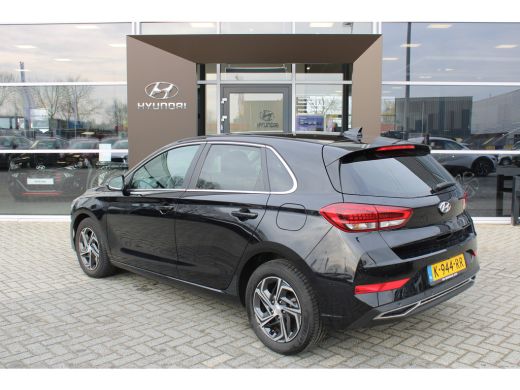 Hyundai i30 1.5 T-GDi MHEV Premium | Achteruitrijcamera | Keyless entry | Parkeersensor voor ActivLease financial lease