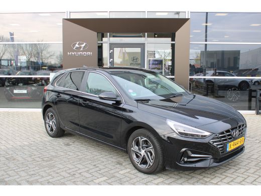 Hyundai i30 1.5 T-GDi MHEV Premium | Achteruitrijcamera | Keyless entry | Parkeersensor voor ActivLease financial lease