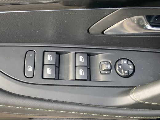 Peugeot 208 Peugeot GT PureTech 100pk Airco | Cruise | Camera | Navi | Pdc v&a | Keyless | ActivLease financial lease