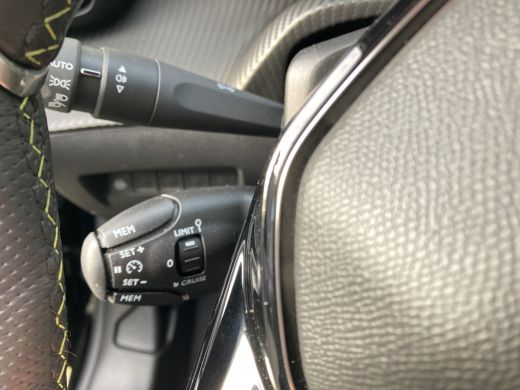 Peugeot 208 Peugeot GT PureTech 100pk Airco | Cruise | Camera | Navi | Pdc v&a | Keyless | ActivLease financial lease