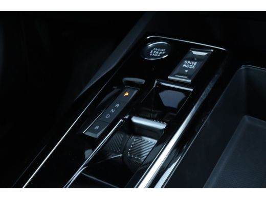 Peugeot 3008 Peugeot 1.6 HYbrid 225 Allure Pack Business | ACC | Keyless | Camera | Stoelverwarming | Carplay ... ActivLease financial lease