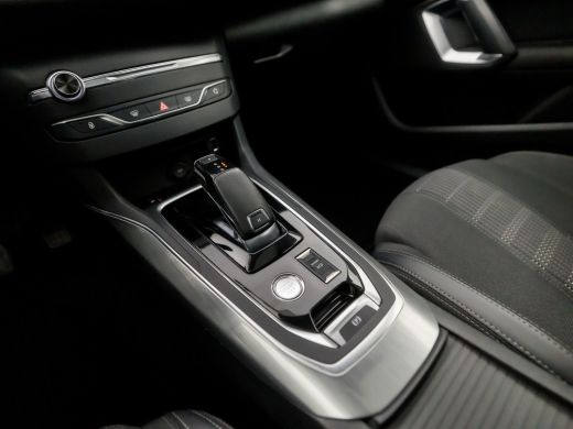 Peugeot 308 SW 1.2 PureTech Sport Automaat (PANORAMADAK, APPLE CARPLAY, GROOT NAVI, MASSAGE, STOELVERWARMING,... ActivLease financial lease