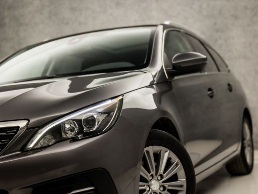 Peugeot 308 SW 1.2 PureTech Sport Automaat (PANORAMADAK, APPLE CARPLAY, GROOT NAVI, MASSAGE, STOELVERWARMING,... ActivLease financial lease