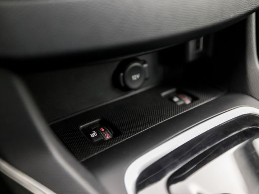 Peugeot 308 SW 1.2 PureTech Sport Automaat (PANORAMADAK, APPLE CARPLAY, GROOT NAVI, MASSAGE, STOELVERWARMING,... ActivLease financial lease