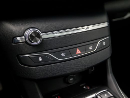 Peugeot 308 SW 1.2 PureTech Sport Automaat (PANORAMADAK, APPLE CARPLAY, GROOT NAVI, MASSAGE, STOELVERWARMING,... ActivLease financial lease