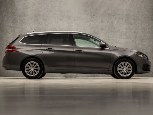 Peugeot 308 SW 1.2 PureTech Sport Automaat (PANORAMADAK, APPLE CARPLAY, GROOT NAVI, MASSAGE, STOELVERWARMING,... ActivLease financial lease
