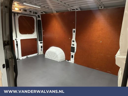 Peugeot Boxer 2.2 BlueHDi 141pk L2H1 Euro6 Airco | Navigatie | Camera | Cruisecontrol | imperiaal, 2500kg trekh... ActivLease financial lease