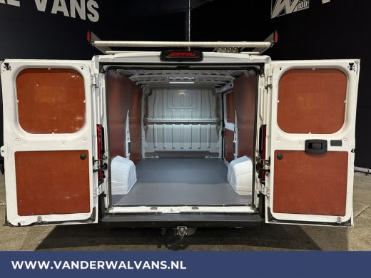 Peugeot Boxer 2.2 BlueHDi 141pk L2H1 Euro6 Airco | Navigatie | Camera | Cruisecontrol | imperiaal, 2500kg trekh... ActivLease financial lease