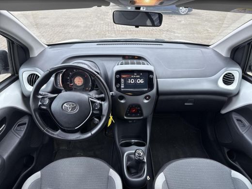 Toyota Aygo 1.0 VVT-i x-joy **CLIMATE CONTROL/ APPLE CARPLAY/ 36 MAANDEN GARANTIE** ActivLease financial lease