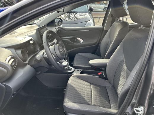 Toyota Yaris 1.5 Hybrid Dynamic | 06-10141018 Voor meer informatie ActivLease financial lease