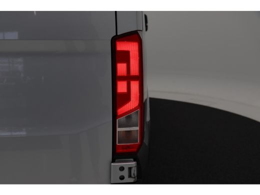 Volkswagen Crafter 35 2.0 TDI L3H3 DC Highline | Camera | Parkeersensoren | Airco | Cruise | Trekhaak | Ergo comfort... ActivLease financial lease