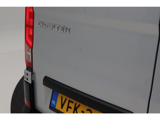 Volkswagen Crafter 35 2.0 TDI L3H3 DC Highline | Camera | Parkeersensoren | Airco | Cruise | Trekhaak | Ergo comfort... ActivLease financial lease