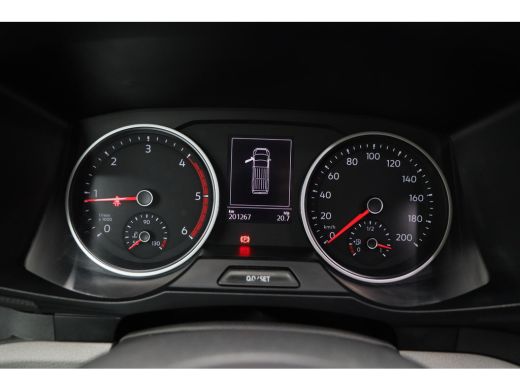 Volkswagen Crafter 35 2.0 TDI L3H3 DC Highline | Camera | Parkeersensoren | Airco | Cruise | Trekhaak | Ergo comfort... ActivLease financial lease