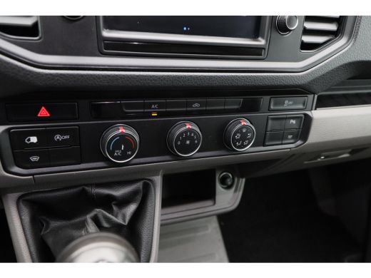 Volkswagen Crafter 35 2.0 TDI L3H3 DC Highline | Camera | Parkeersensoren | Airco | Cruise | Trekhaak | Ergo comfort... ActivLease financial lease