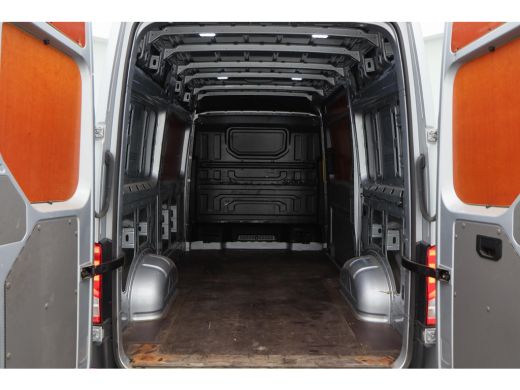 Volkswagen Crafter 35 2.0 TDI L3H3 DC Highline | Camera | Parkeersensoren | Airco | Cruise | Trekhaak | Ergo comfort... ActivLease financial lease