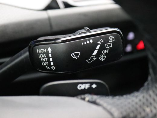 Volkswagen Golf 1.4 eHybrid GTE 245PK DSG full led, adaptive cruise, stuur-stoelverwarming, keyless, navigatie, 1... ActivLease financial lease