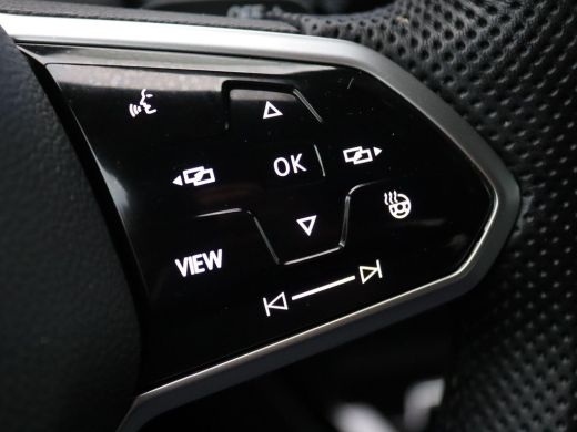 Volkswagen Golf 1.4 eHybrid GTE 245PK DSG full led, adaptive cruise, stuur-stoelverwarming, keyless, navigatie, 1... ActivLease financial lease
