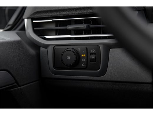 Volkswagen Transporter | 2024 | Life | L1 | Digitaal Display | Navi By App ActivLease financial lease