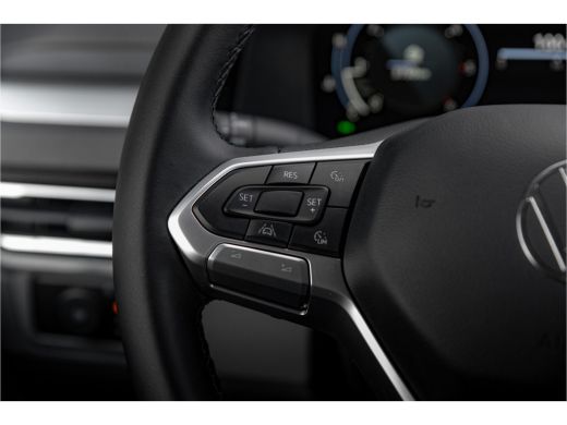 Volkswagen Transporter | 2024 | Life | L1 | Digitaal Display | Navi By App ActivLease financial lease