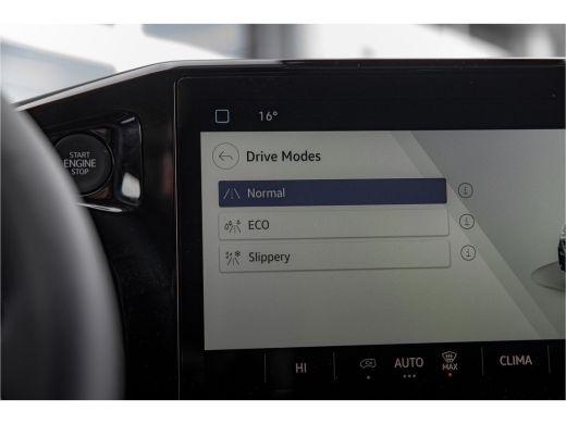 Volkswagen Transporter | 2024 | Life | L1 | Digitaal Display | Navi By App ActivLease financial lease