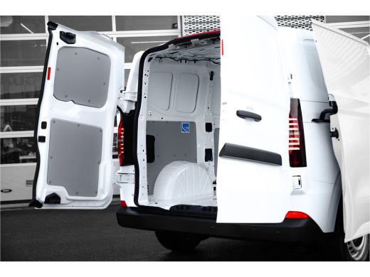 Volkswagen Transporter | 2024 | Life | L1 | Digitaal Display | Navi By App ActivLease financial lease