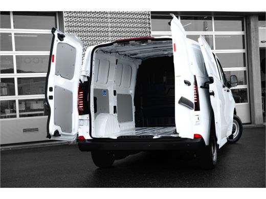 Volkswagen Transporter | 2024 | Life | L1 | Digitaal Display | Navi By App ActivLease financial lease