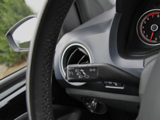 Volkswagen up! Active 5drs. Clima | Cruise | Camera | Vol! ActivLease financial lease